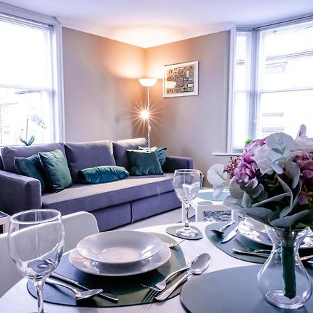 Lord Street - 2 Beautiful Apartments - Sleep Up To 14 Guests - By Rework Accommodation Chester Bagian luar foto