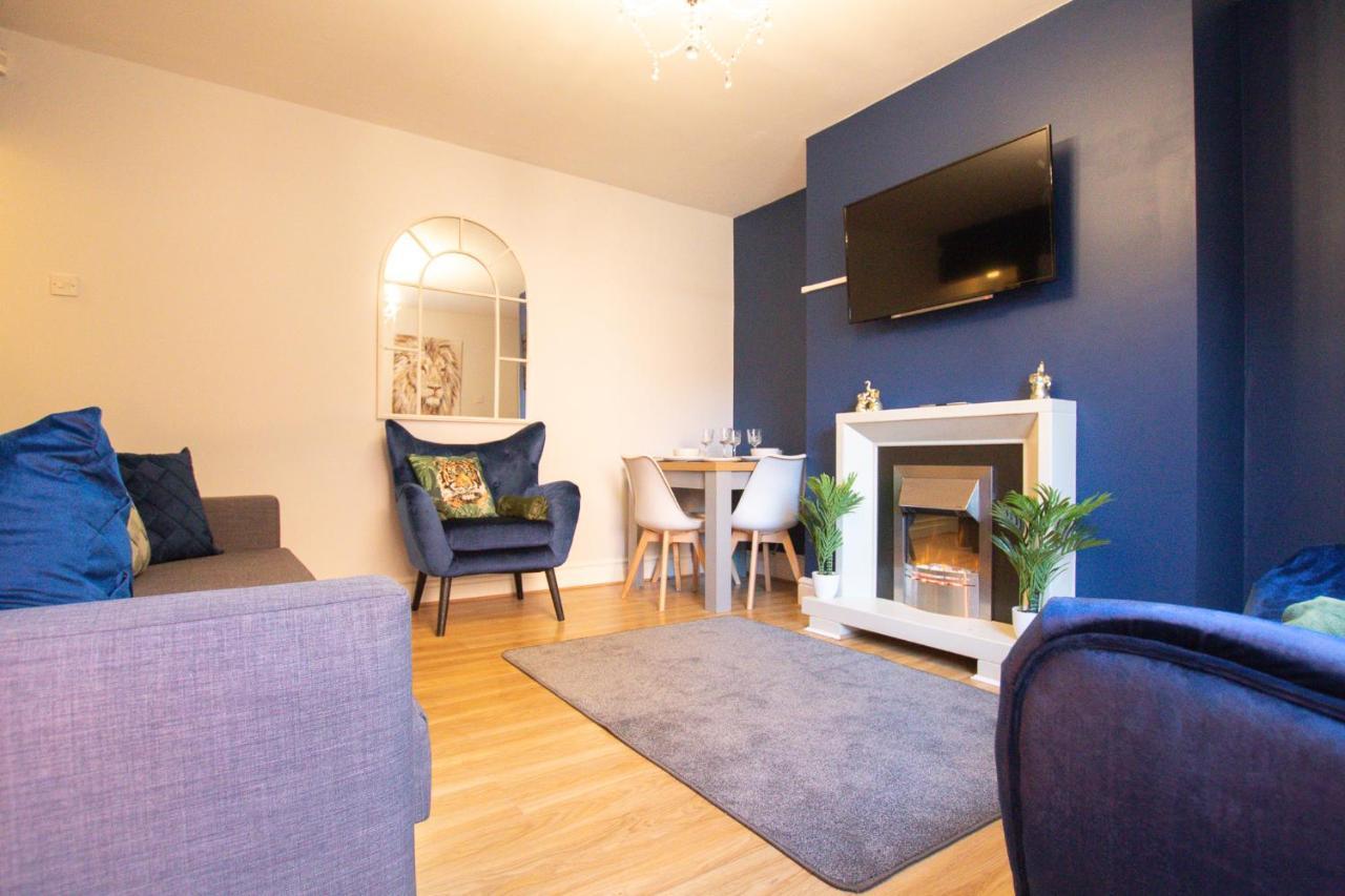 Lord Street - 2 Beautiful Apartments - Sleep Up To 14 Guests - By Rework Accommodation Chester Bagian luar foto