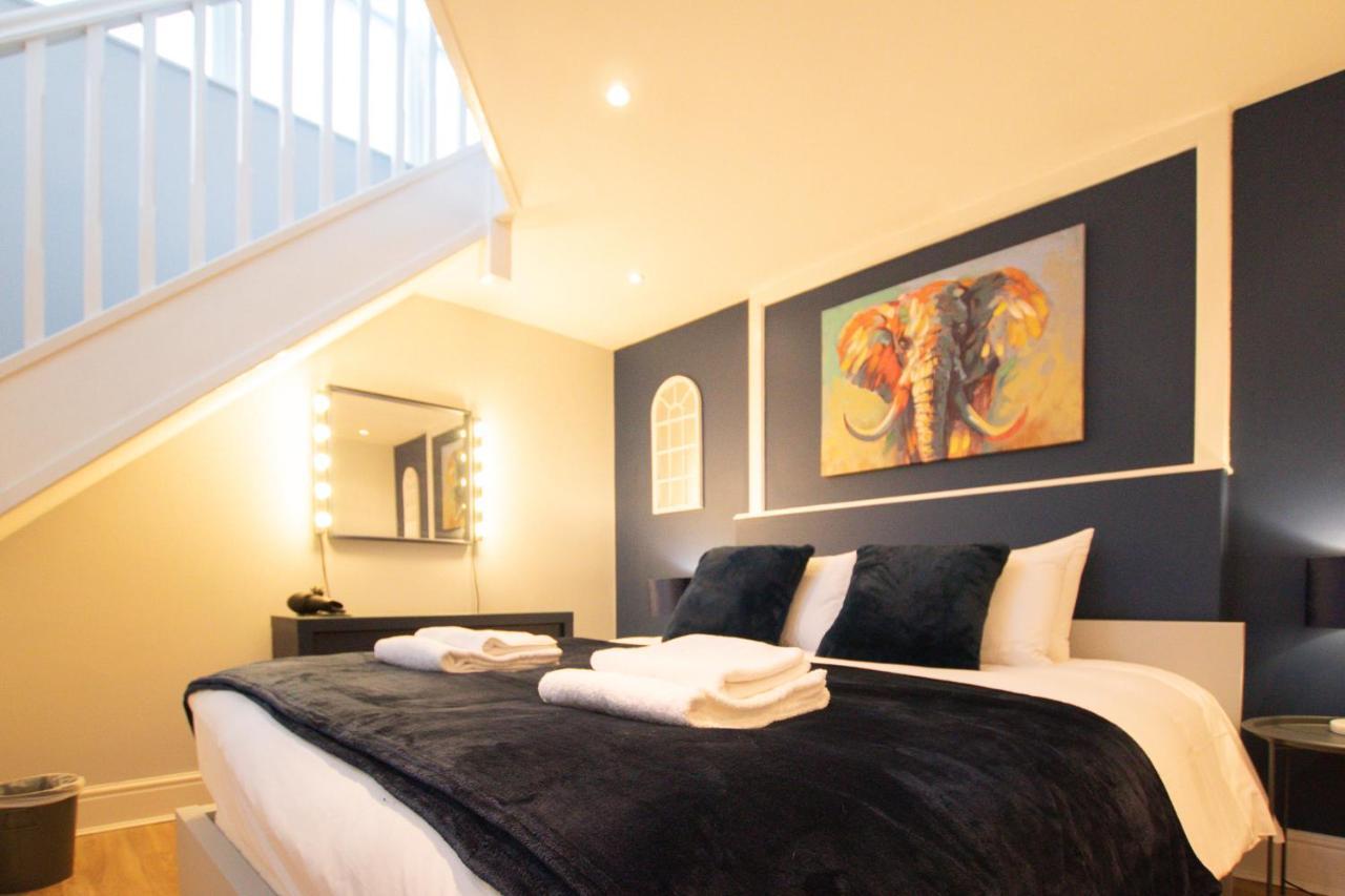Lord Street - 2 Beautiful Apartments - Sleep Up To 14 Guests - By Rework Accommodation Chester Bagian luar foto