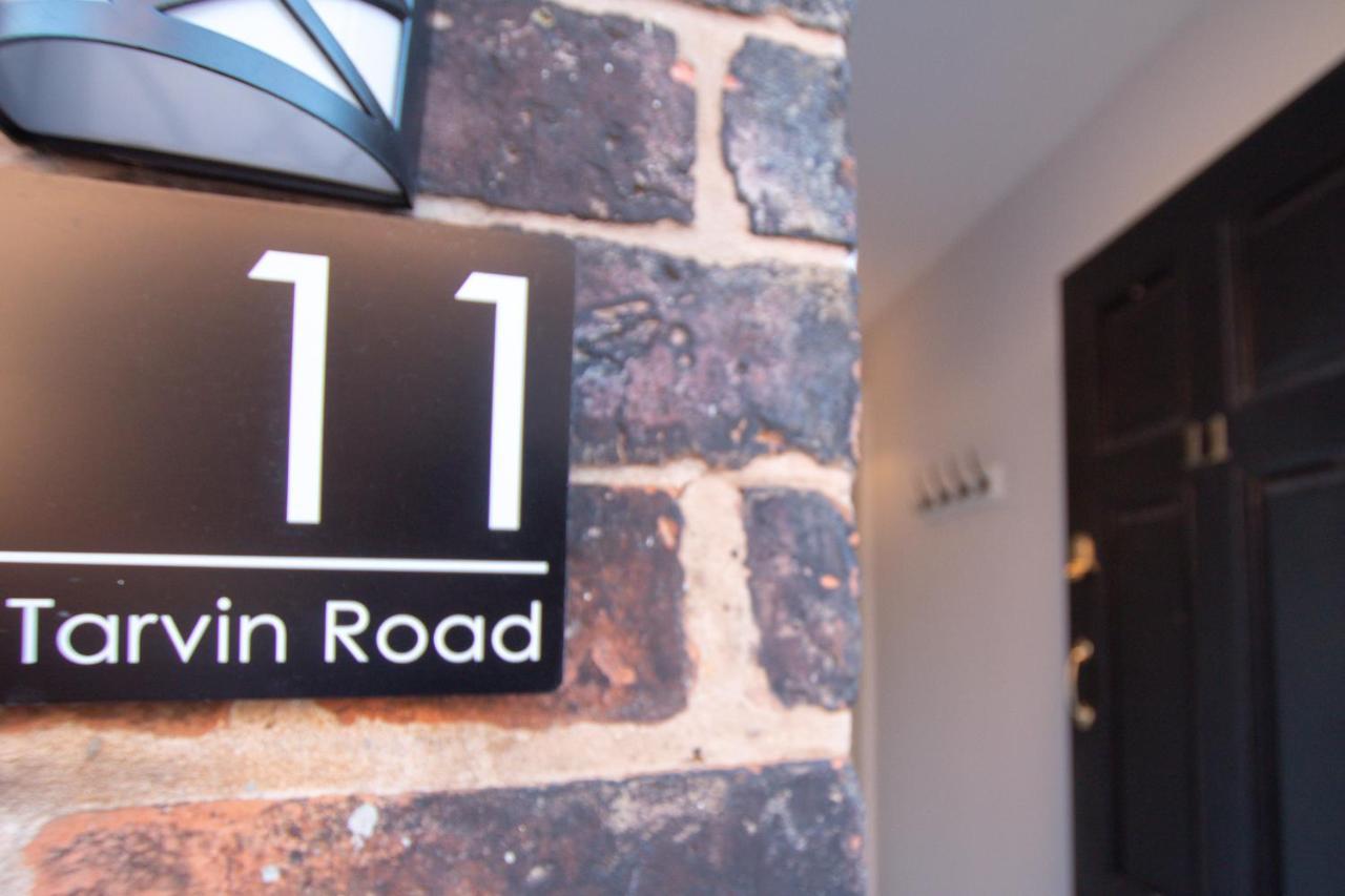Lord Street - 2 Beautiful Apartments - Sleep Up To 14 Guests - By Rework Accommodation Chester Bagian luar foto