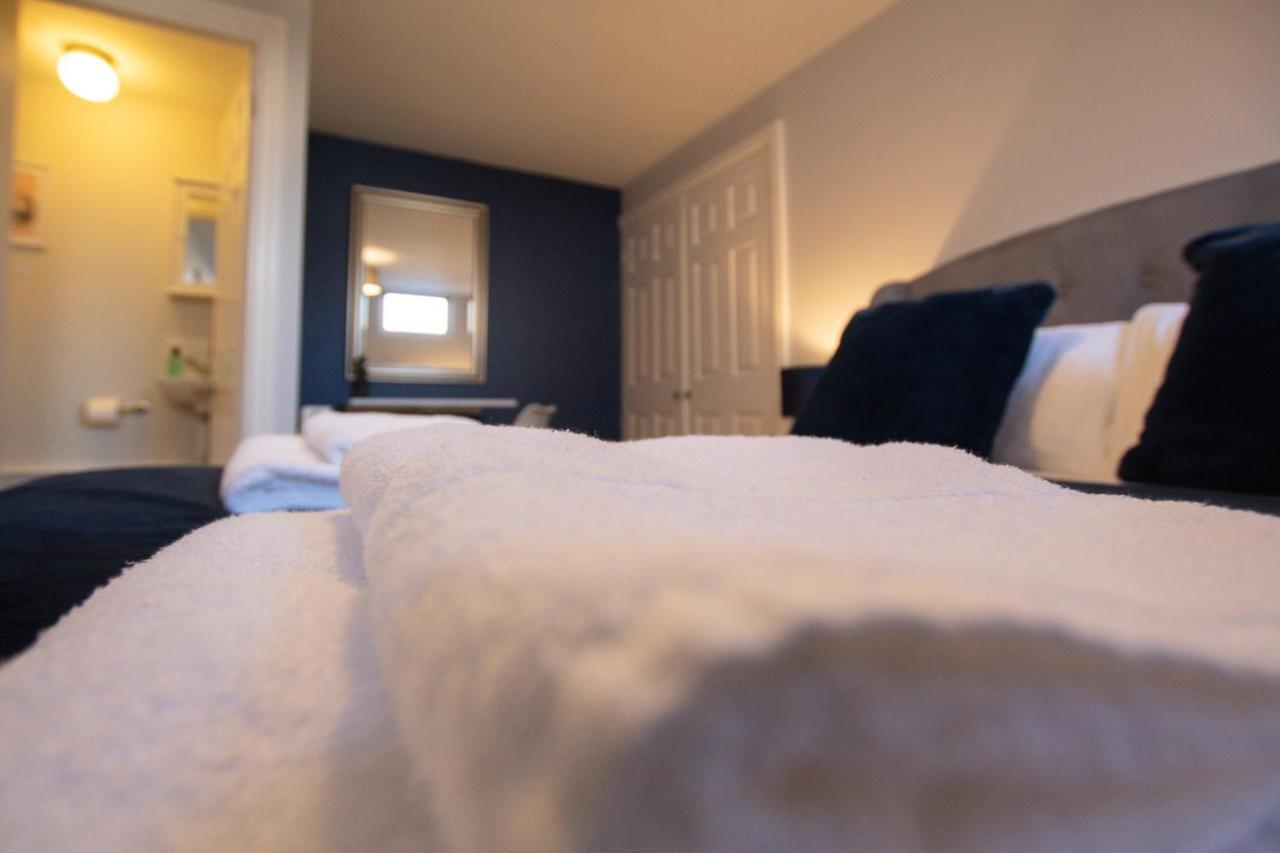 Lord Street - 2 Beautiful Apartments - Sleep Up To 14 Guests - By Rework Accommodation Chester Bagian luar foto
