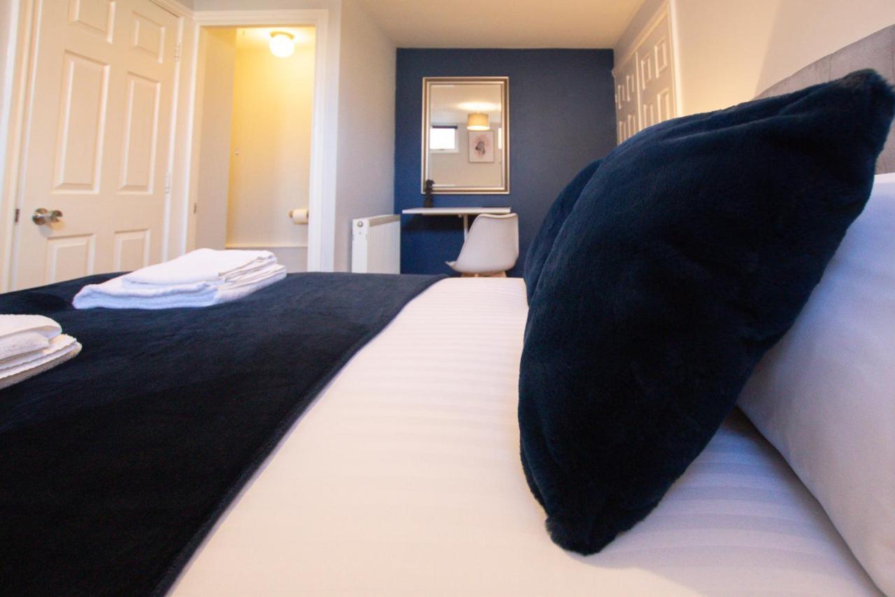 Lord Street - 2 Beautiful Apartments - Sleep Up To 14 Guests - By Rework Accommodation Chester Bagian luar foto