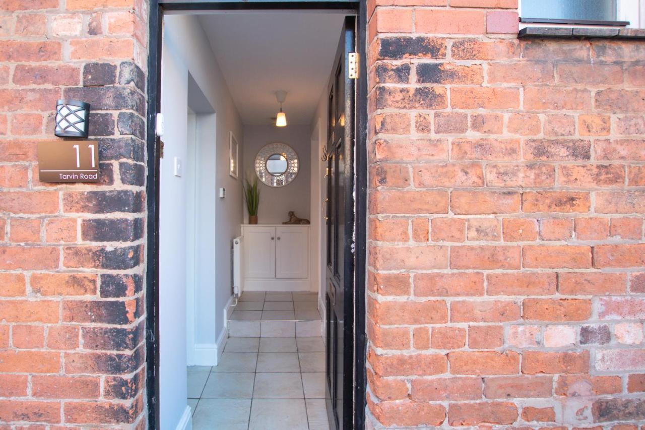 Lord Street - 2 Beautiful Apartments - Sleep Up To 14 Guests - By Rework Accommodation Chester Bagian luar foto