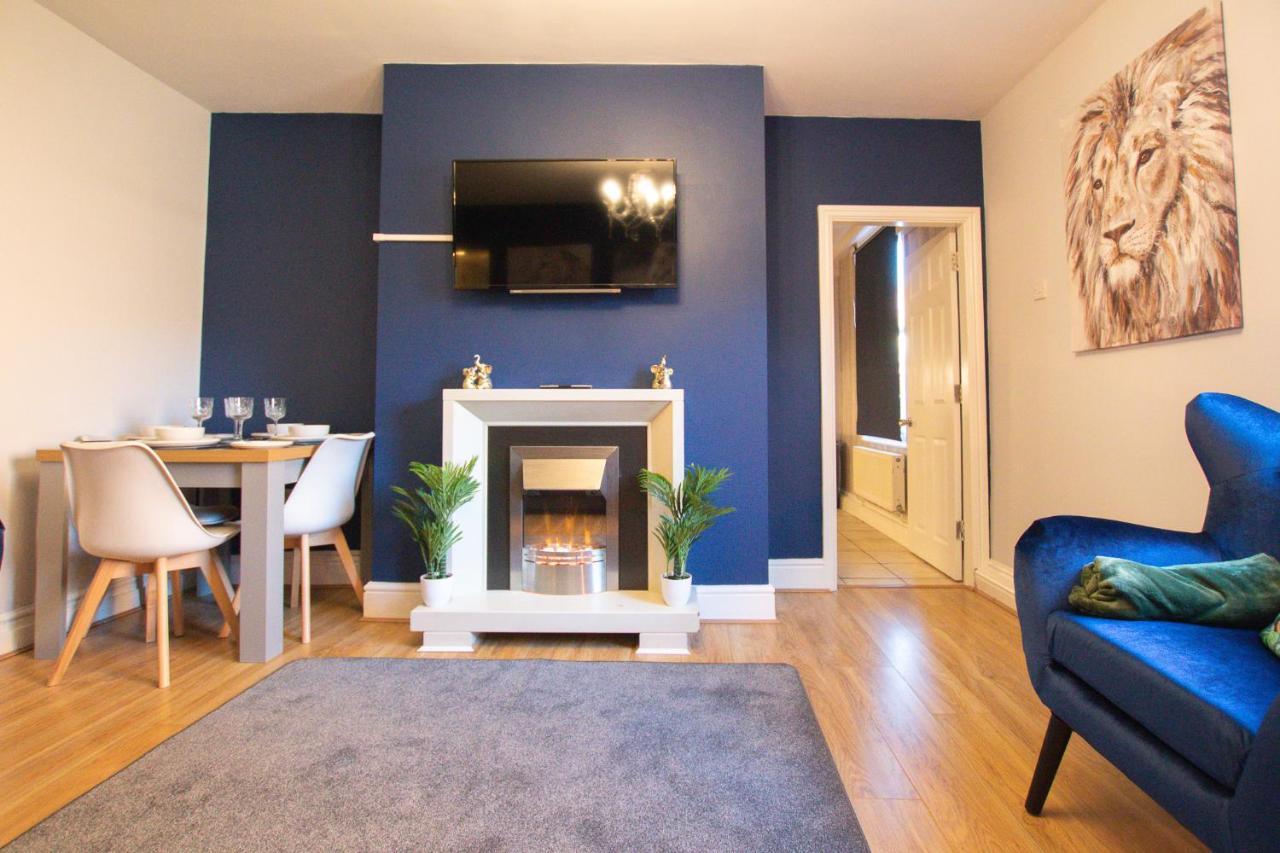 Lord Street - 2 Beautiful Apartments - Sleep Up To 14 Guests - By Rework Accommodation Chester Bagian luar foto