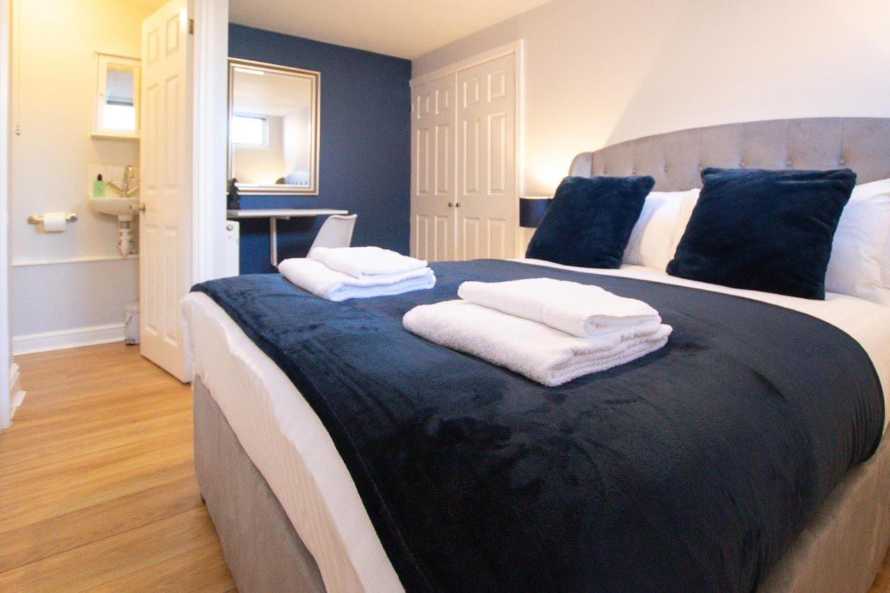 Lord Street - 2 Beautiful Apartments - Sleep Up To 14 Guests - By Rework Accommodation Chester Bagian luar foto