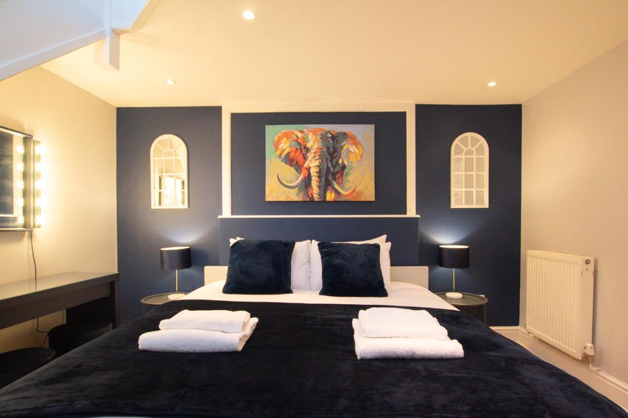 Lord Street - 2 Beautiful Apartments - Sleep Up To 14 Guests - By Rework Accommodation Chester Bagian luar foto