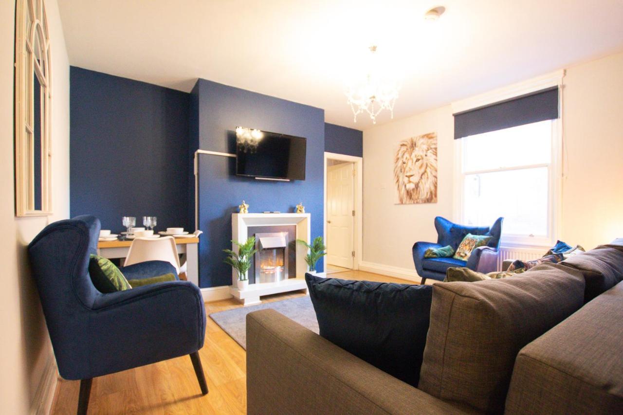 Lord Street - 2 Beautiful Apartments - Sleep Up To 14 Guests - By Rework Accommodation Chester Bagian luar foto