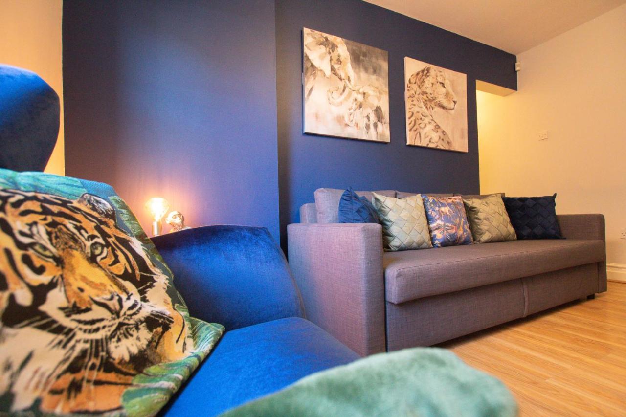 Lord Street - 2 Beautiful Apartments - Sleep Up To 14 Guests - By Rework Accommodation Chester Bagian luar foto